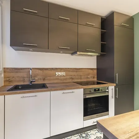Idole Apartment
