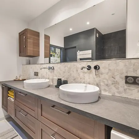 Idole Apartment